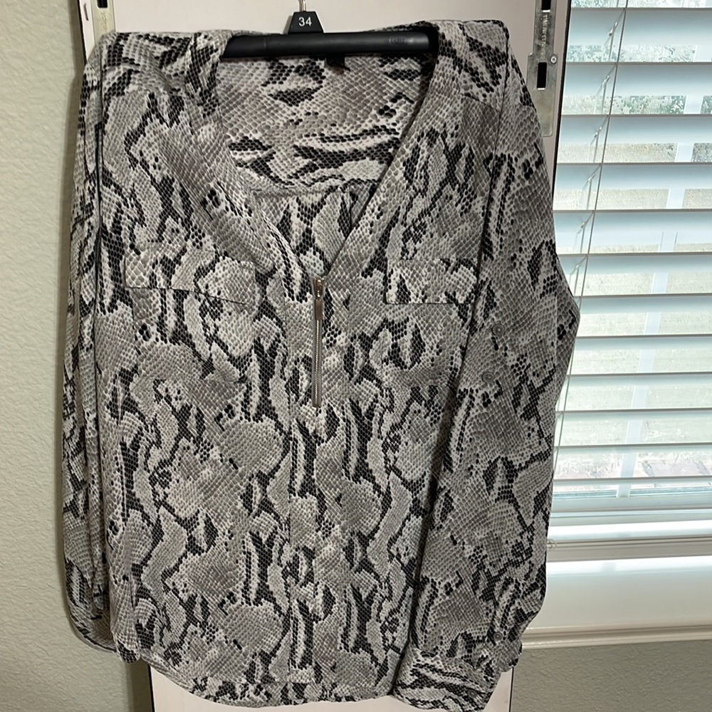 Express Blouse - Picture 2 of 3